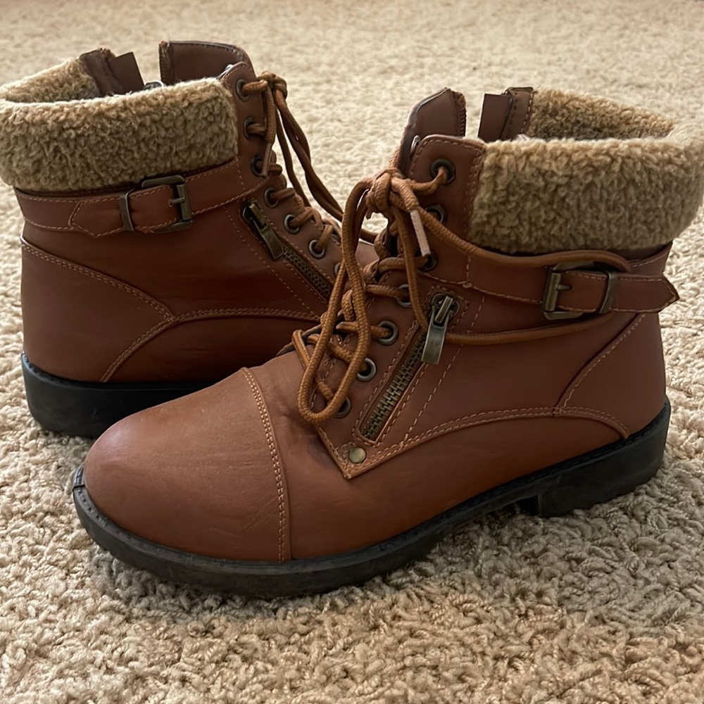 Brown snow/hiking boots